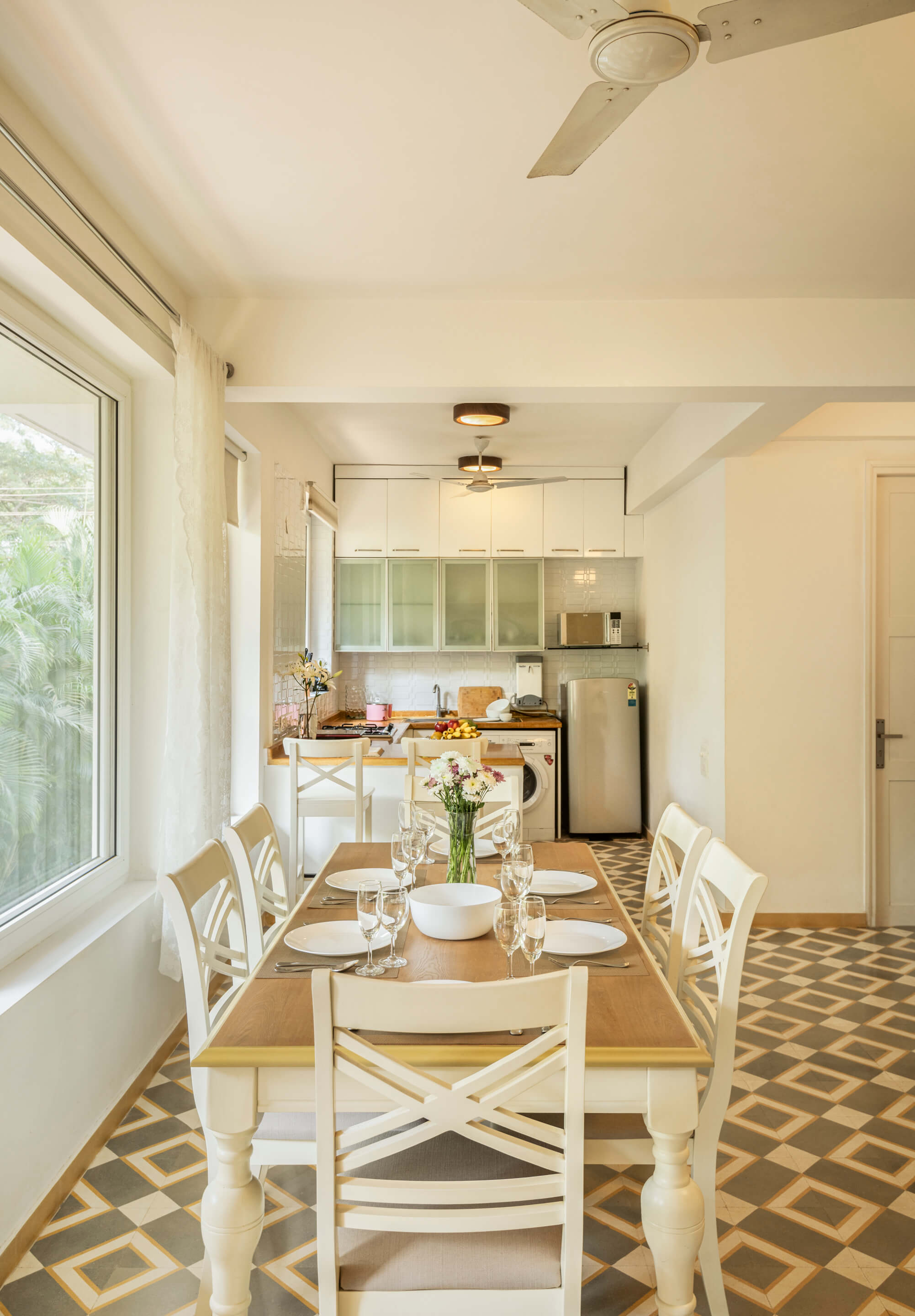 La Mer - Apartment - 05 - Indoor dining area