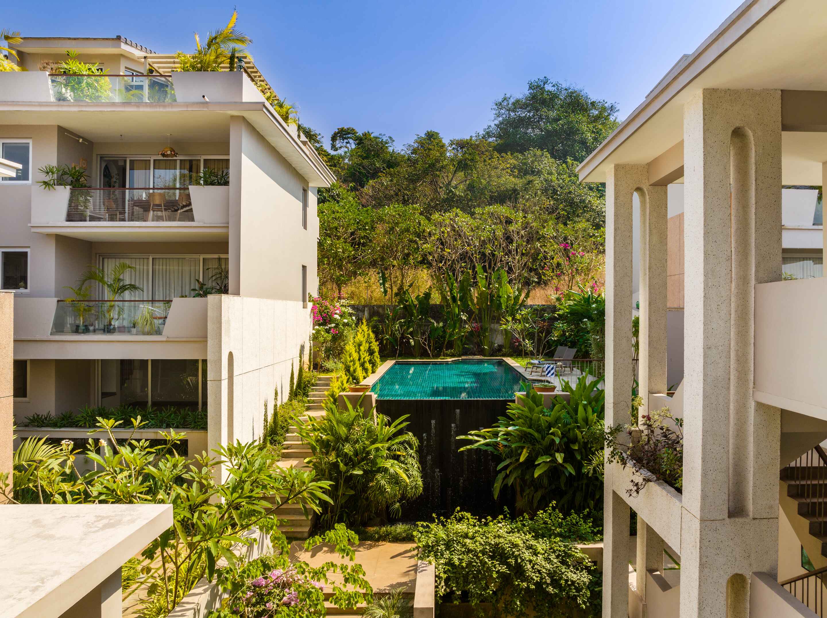 El Reino - Apartment - I1 - Front Exterior