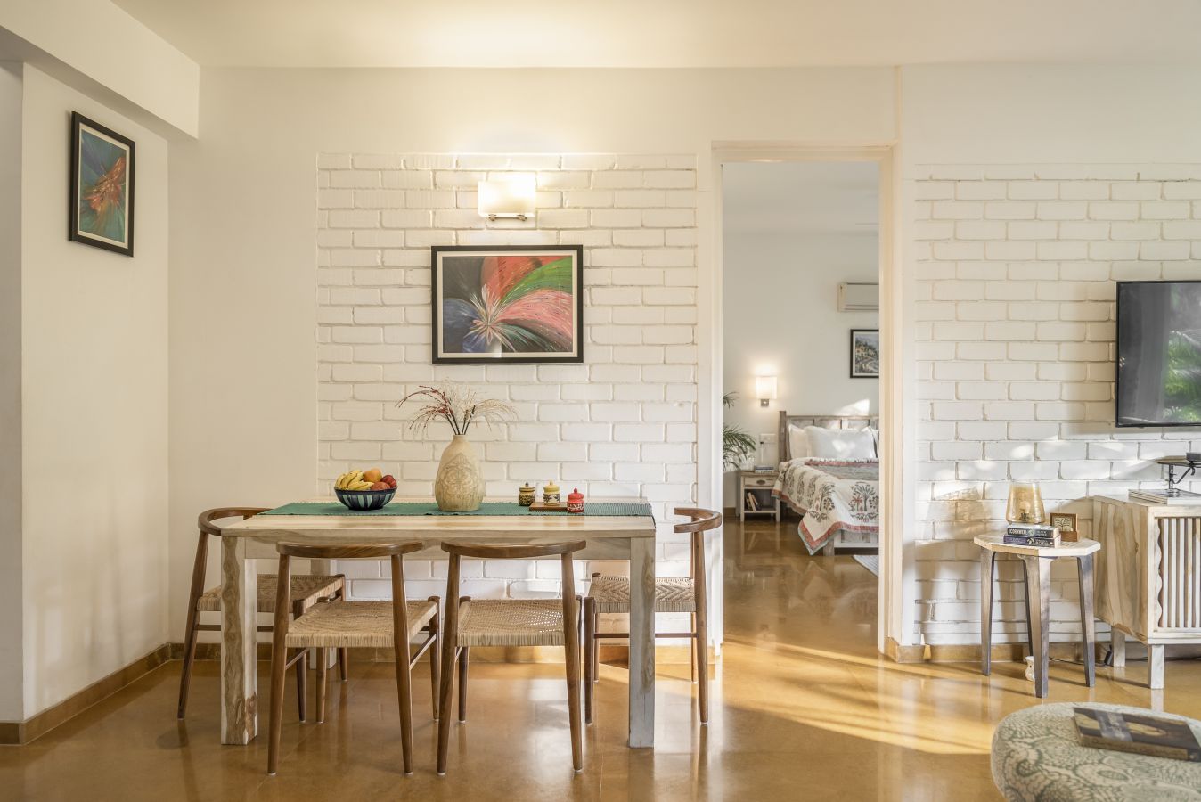 La Mer - Apartment - 02 - Indoor dining area