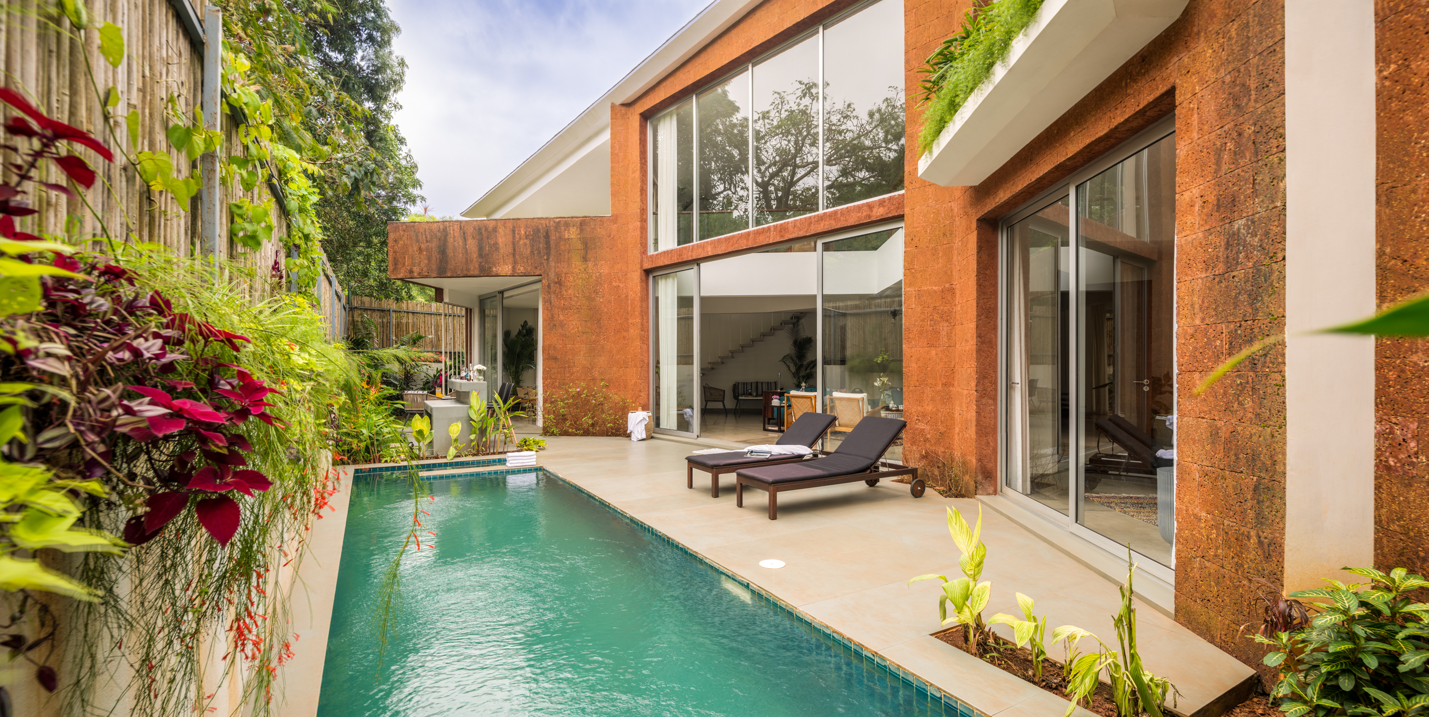 La Orilla Estate - Villa - 03 - Pool view