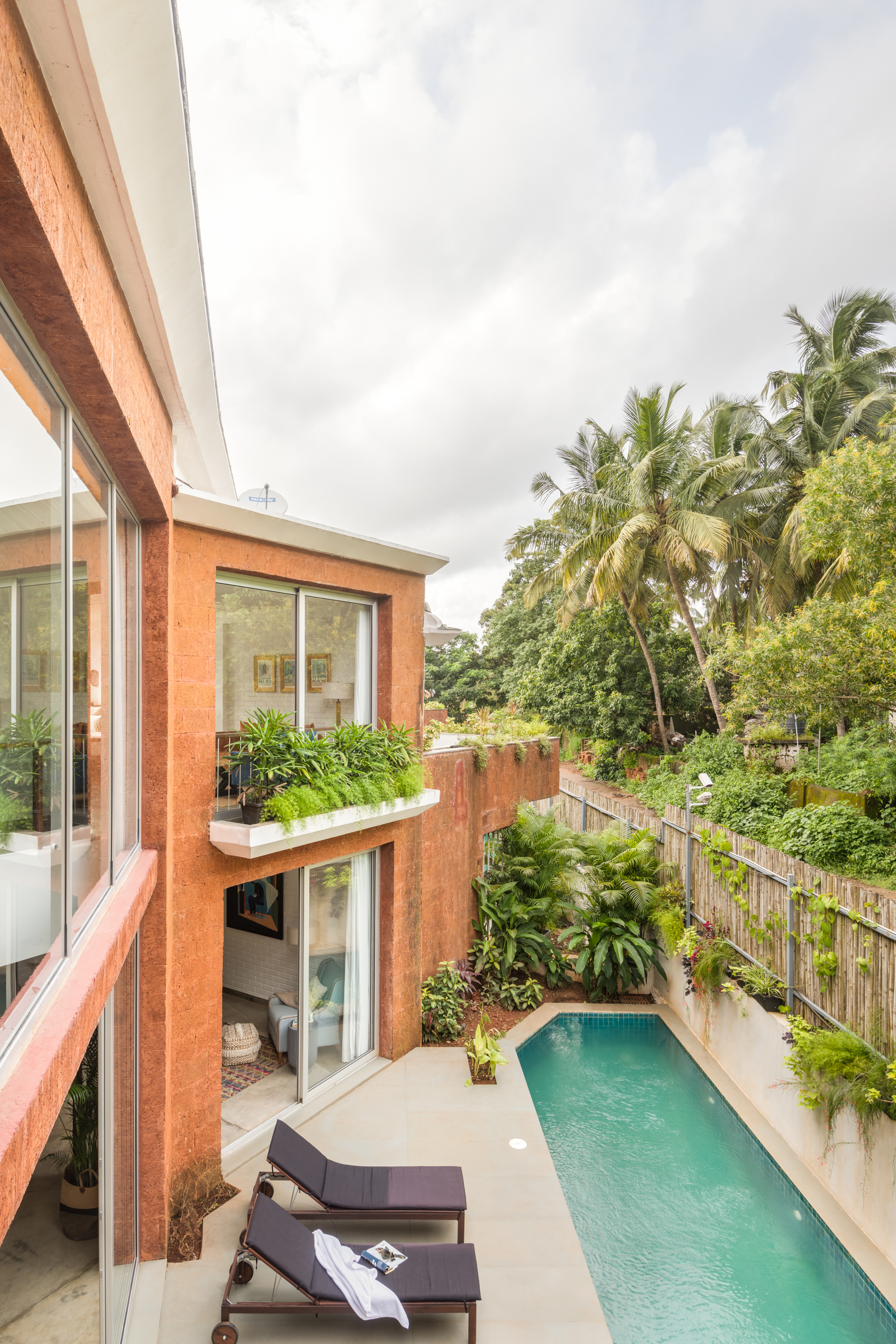 La Orilla Estate - Villa - 03 - Pool view