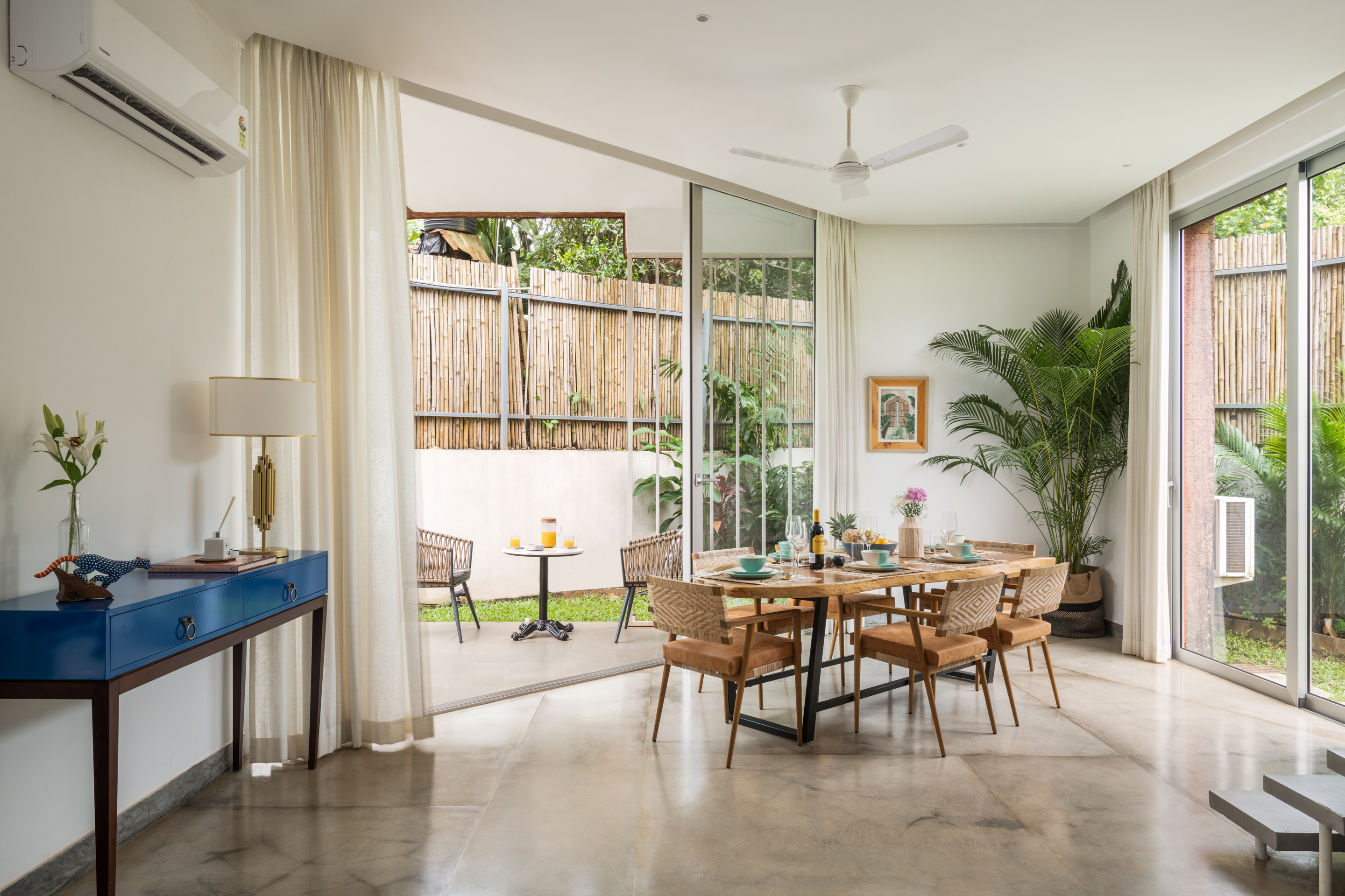 La Orilla Estate - Villa - 03 - Indoor dining area