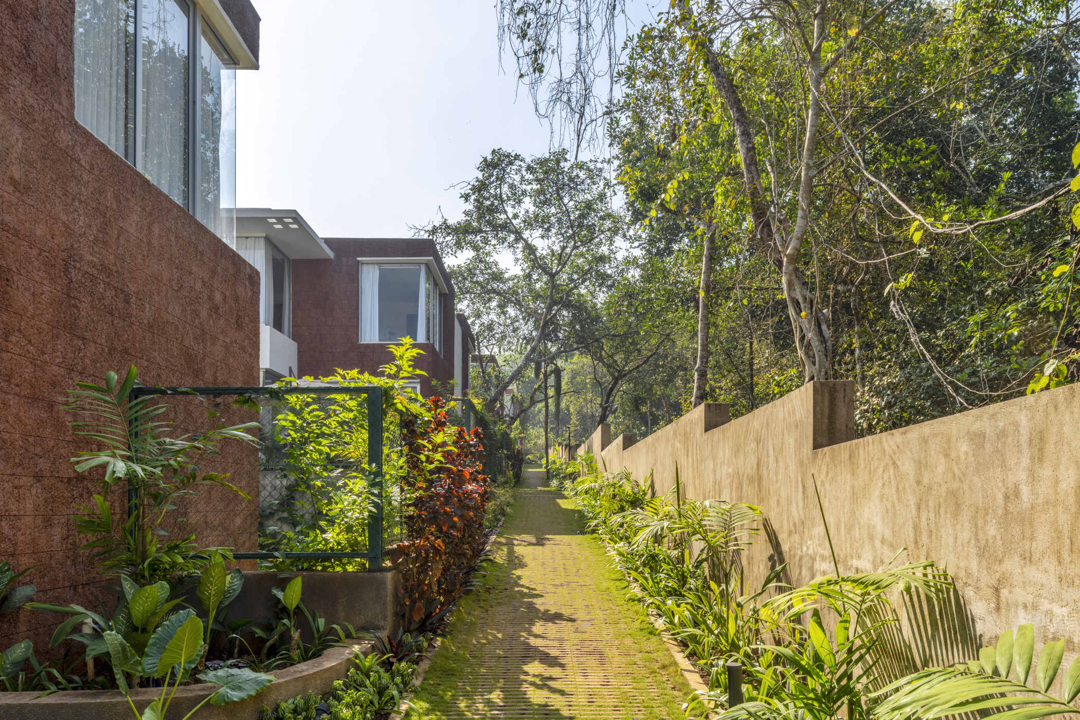 La Avila Estate - Villa - 09 - Front Exterior