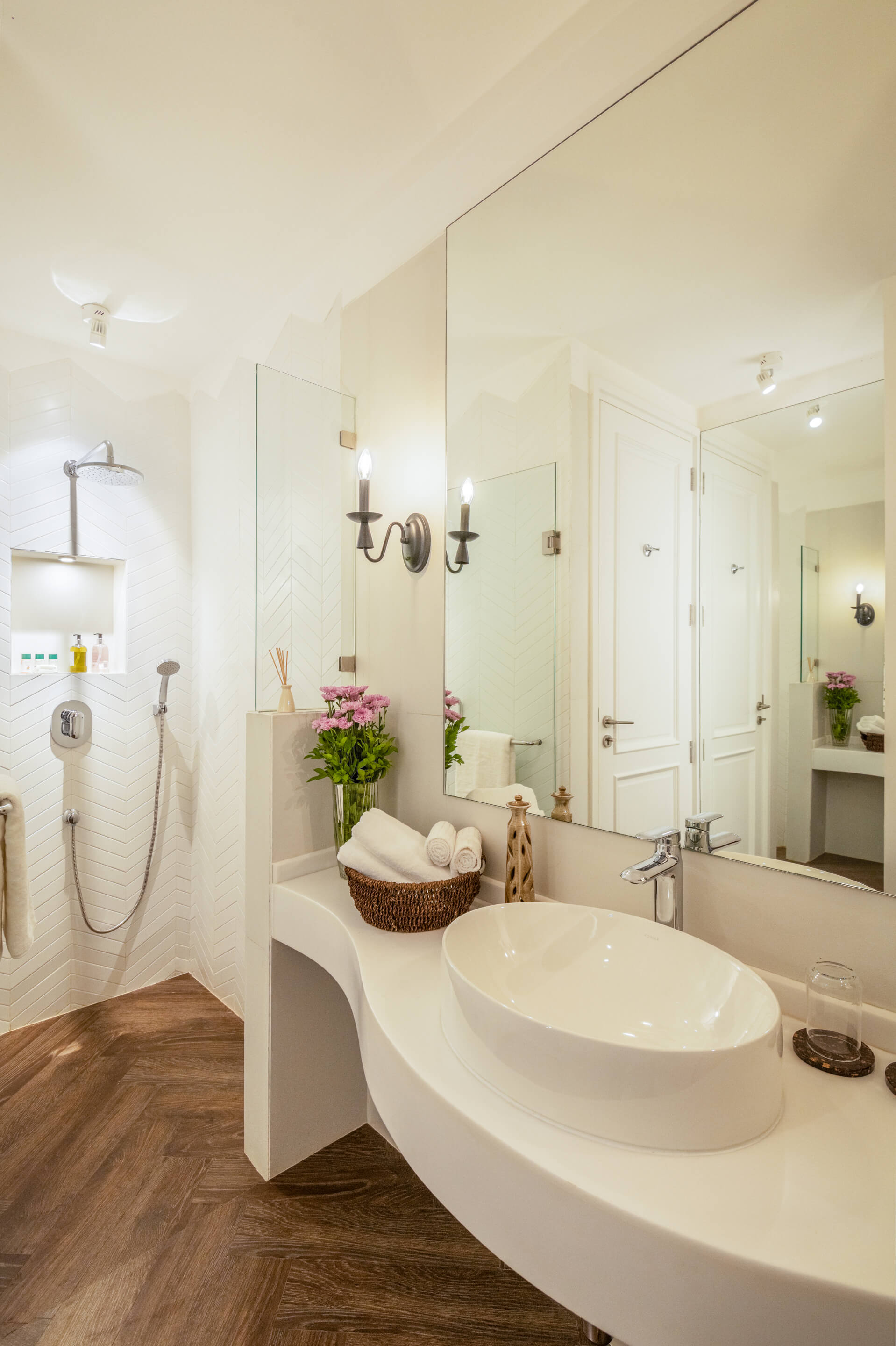 El Sereno - Apartment - 04 - Bathroom Interiors