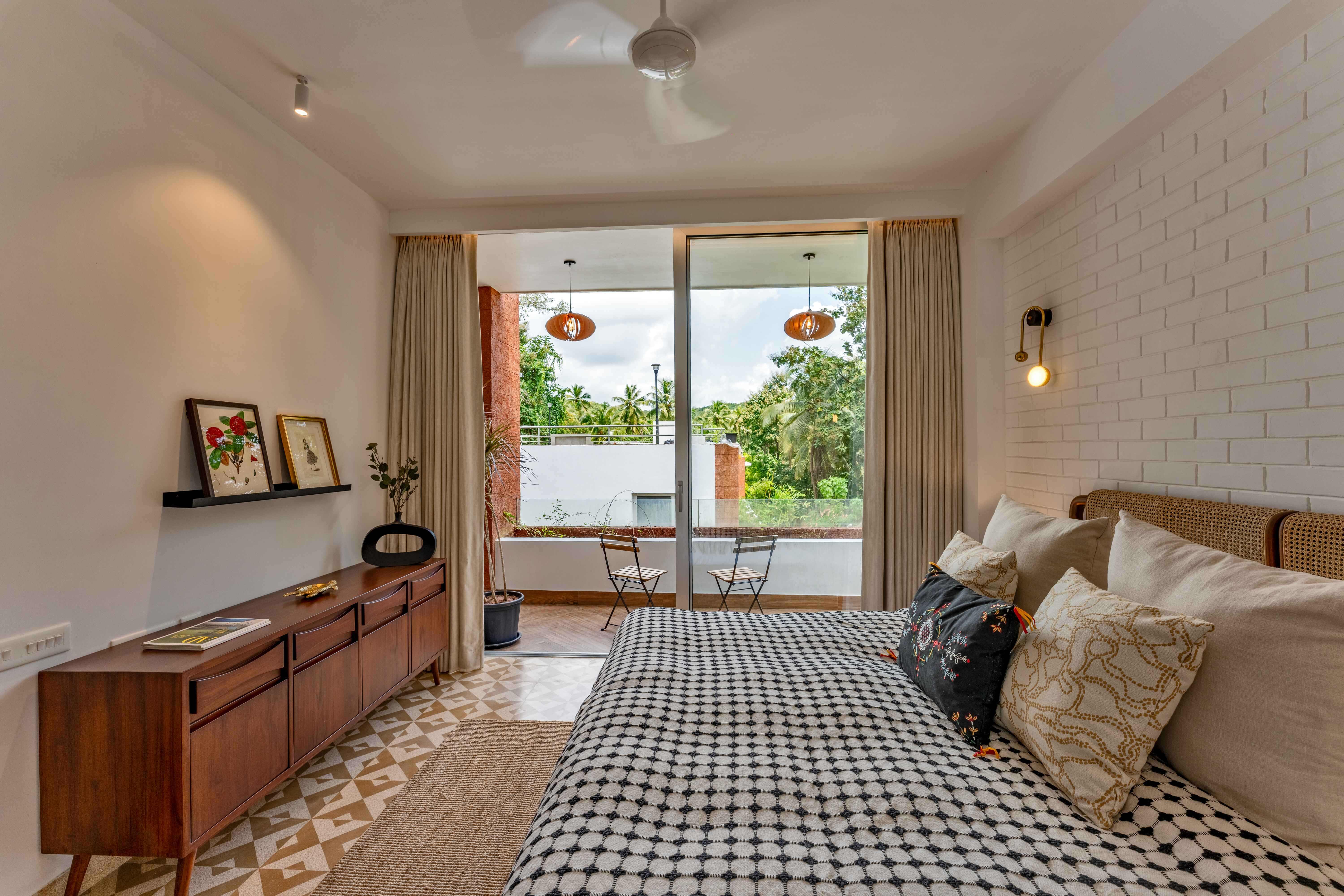 La Verona Estate - Villa - 04 - Bedroom interior