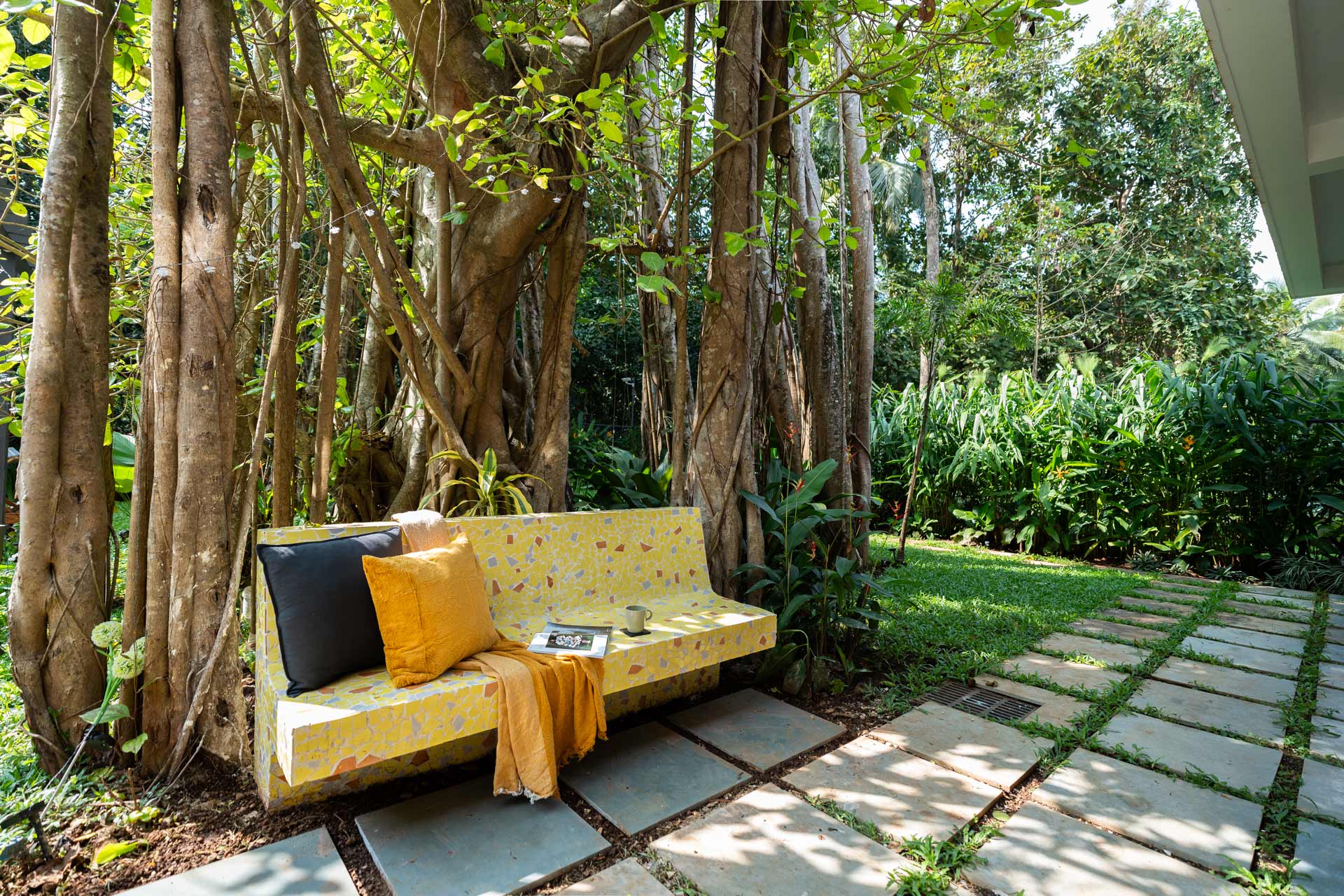 La Verona Estate - Villa - 07 - Front Exterior