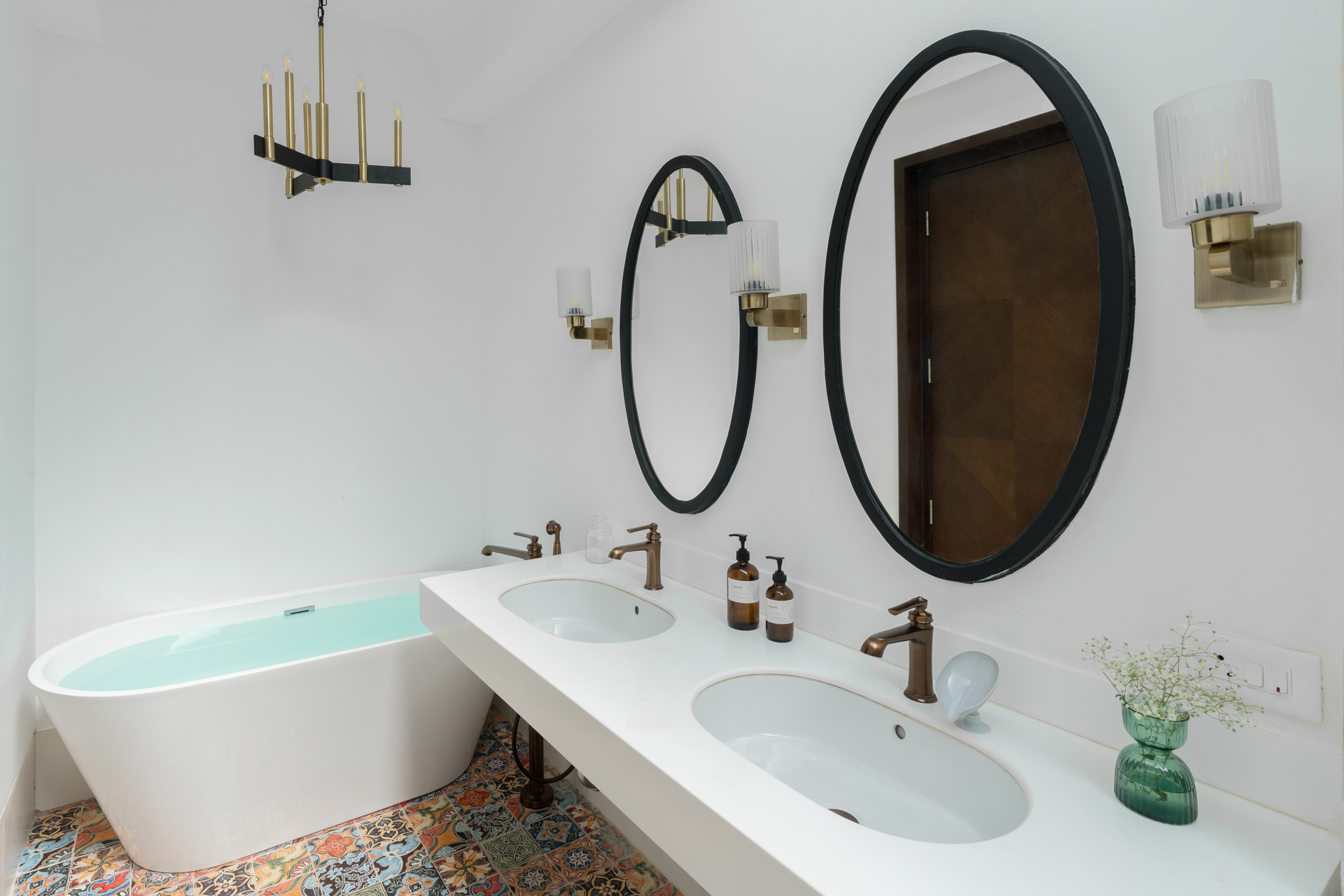 La Verona Estate - Villa - 07 - Bathroom Interiors