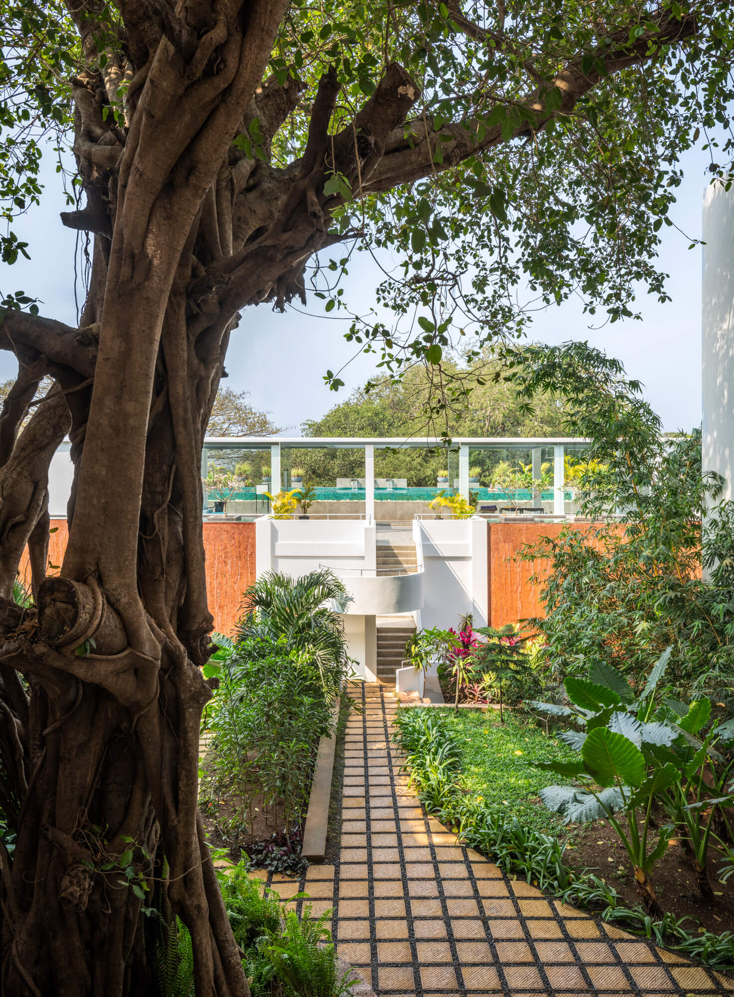 El Arbol - Apartment - 01 -  Front Exterior