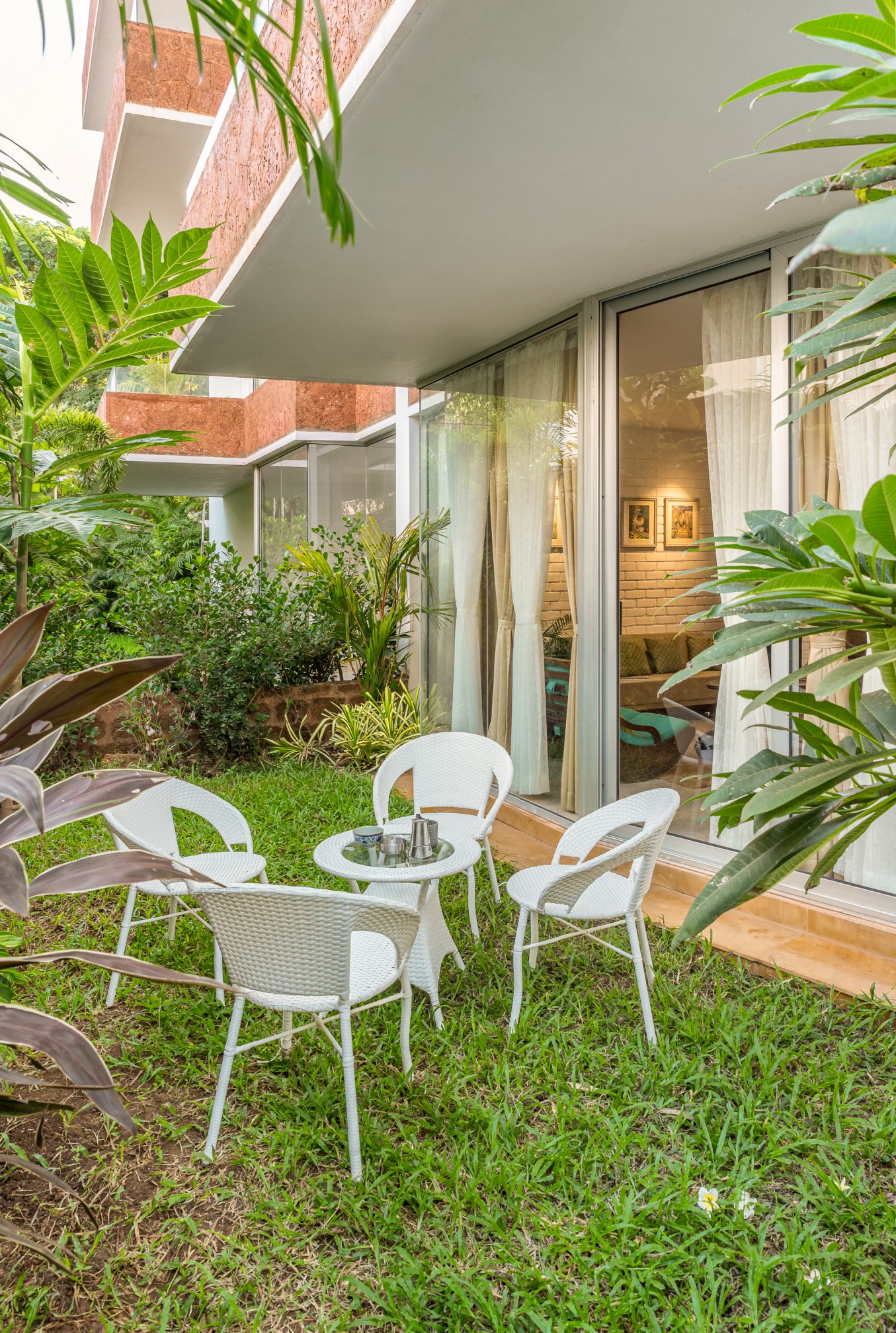 El Arbol - Apartment - 01 - Garden view