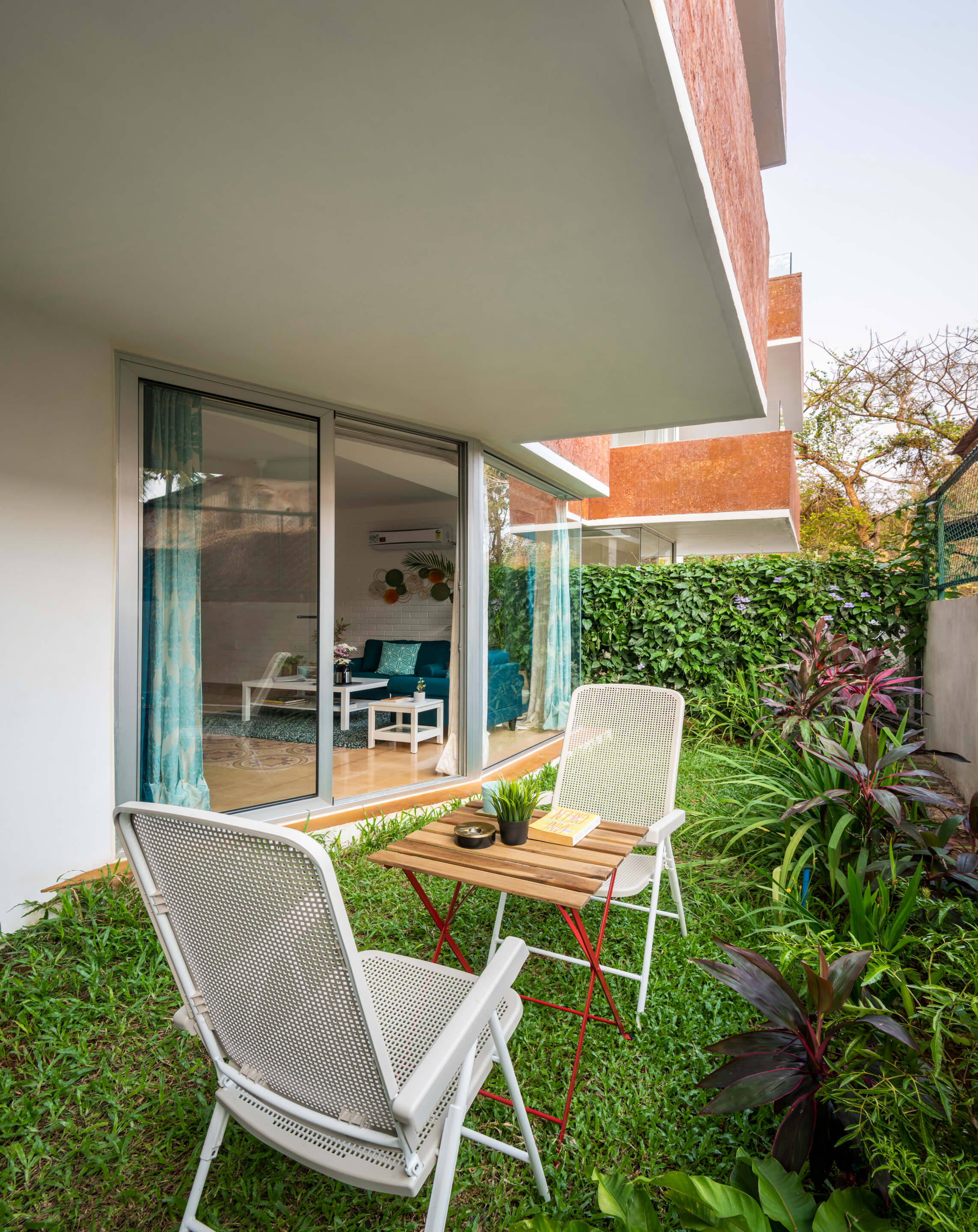 El Raso - Apartment - 08 - Front Exterior