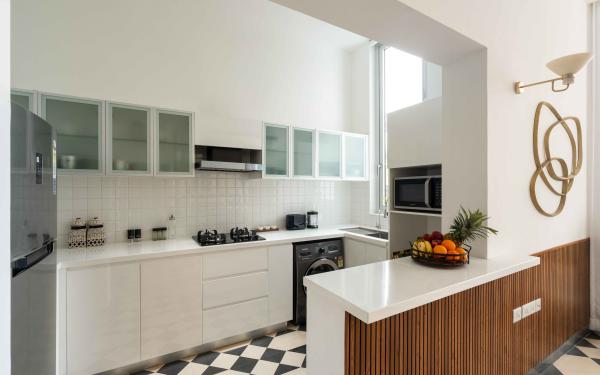 Fully equipped kitchen