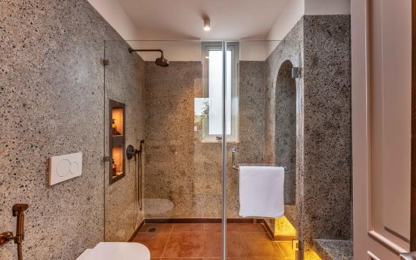La Verona Estate - Villa - 05 - Bathroom Interiors