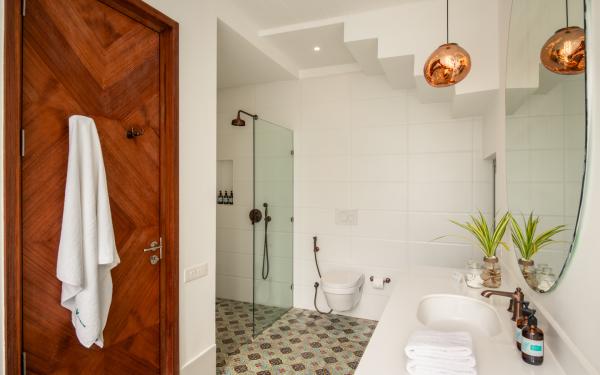 La Donaira Estate - Villa - 09 - Bathroom Interiors